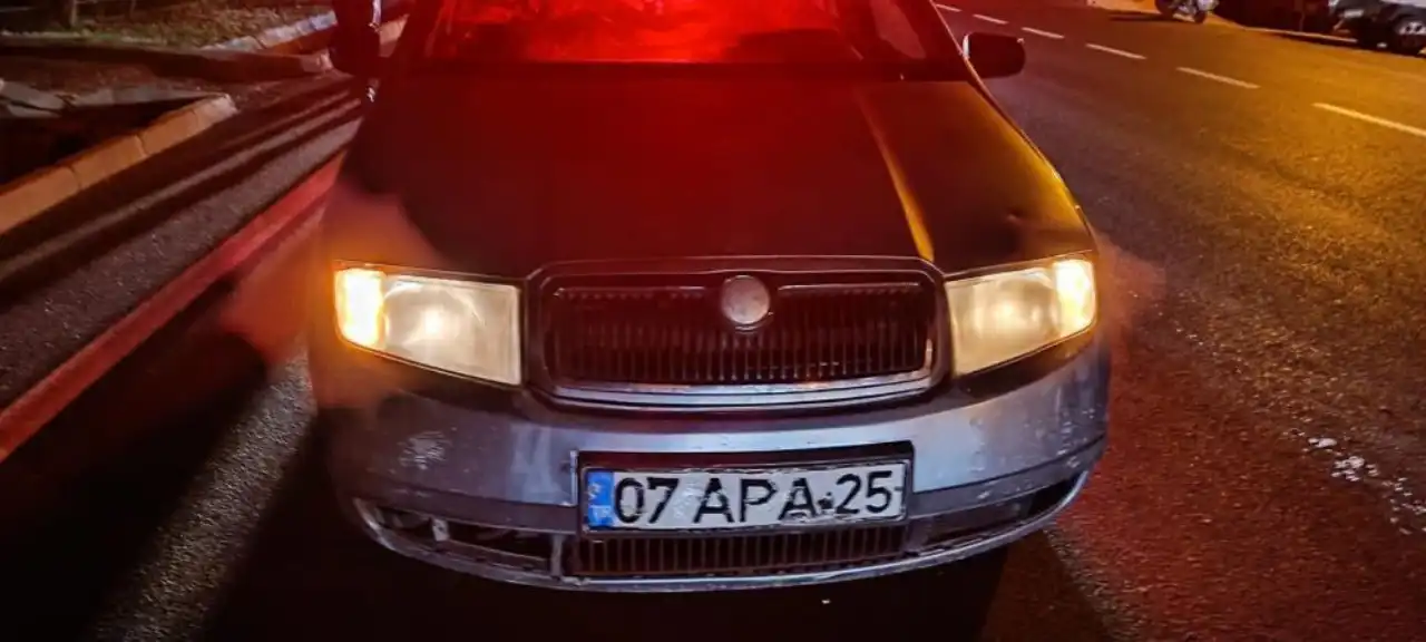 gazipasada-yayaya-yol-vermek-isteyen-motosiklete-otomobil-carpti-surucusu-yaralandi.webp