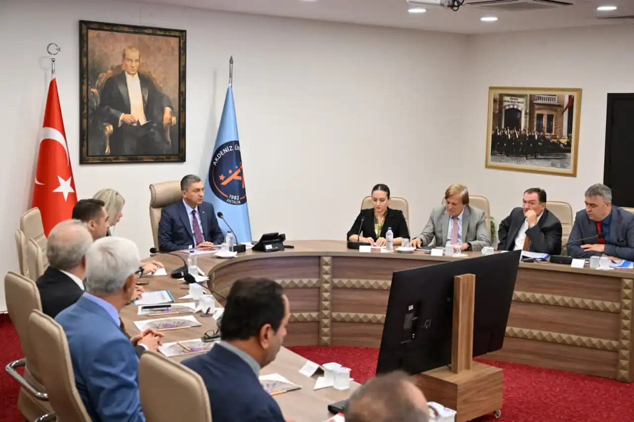 akdeniz-universitesinde-vali-sahin-baskanliginda-guvenlik-zirvesi-3.webp