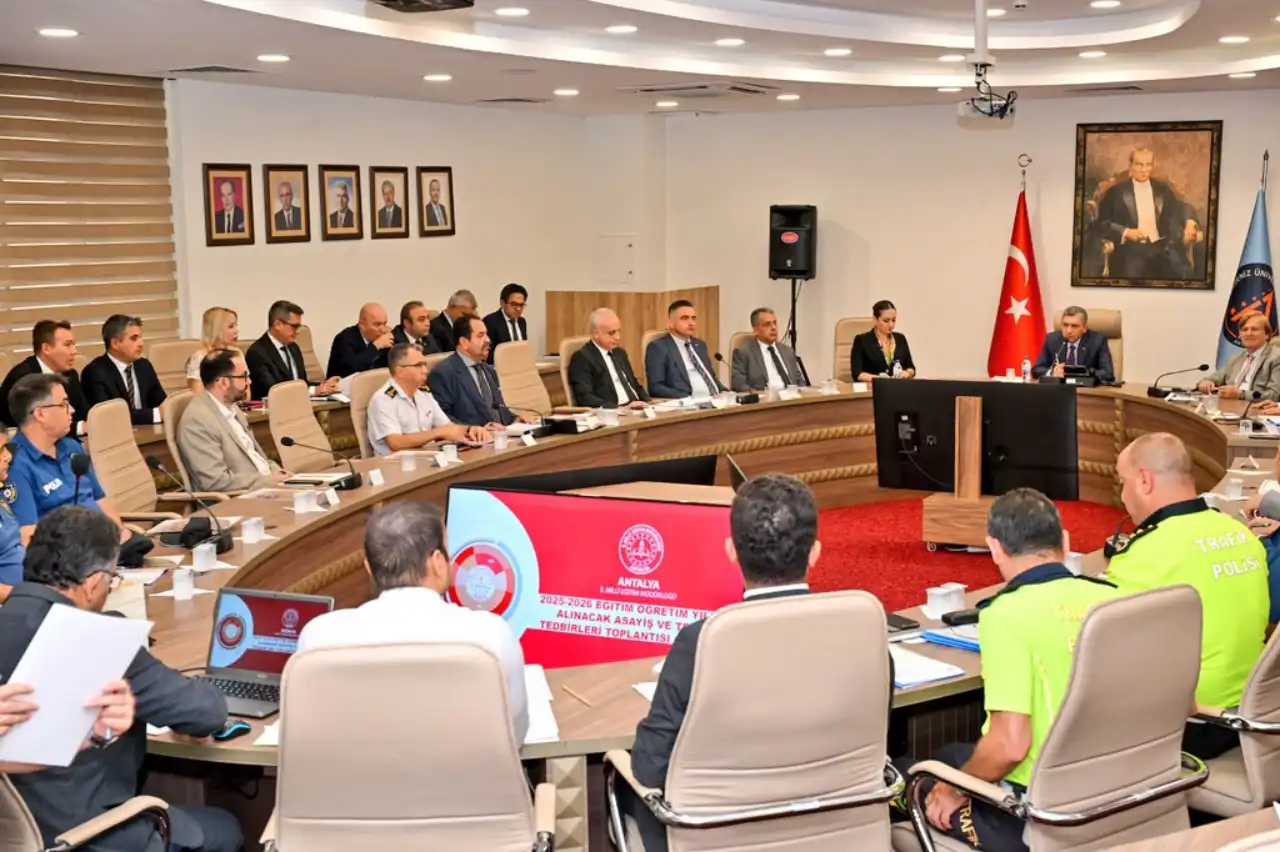 akdeniz-universitesinde-vali-sahin-baskanliginda-guvenlik-zirvesi-4.webp