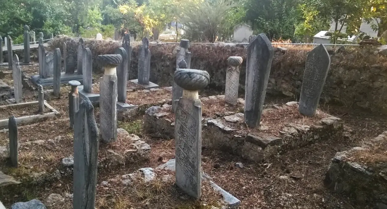 alanyadaki-tarihi-bektas-mezarligi-icin-yeni-karar-defin-yapilabilecek-mi-4.webp