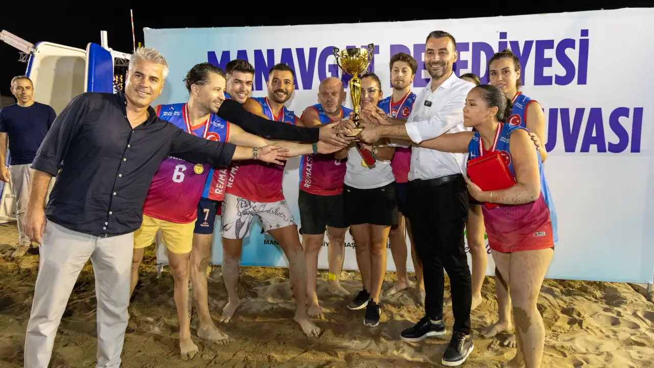 akdenizgercek-manavgatta-plaj-voleybolu-turnuvasinda-nefes-kesen-final-1.webp
