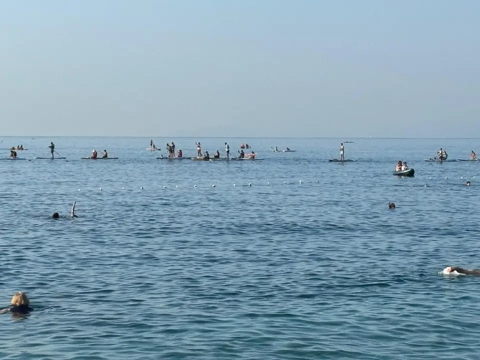 antalyada-gune-baslama-trendi-sup-board-sabahin-ilk-isiklariyla-akdenize-aciliyorlar-5.webp