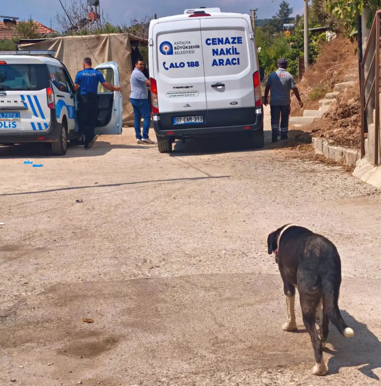 antalyada-merdivenden-dusen-yasli-adam-sabah-olu-olarak-bulundu-5.webp