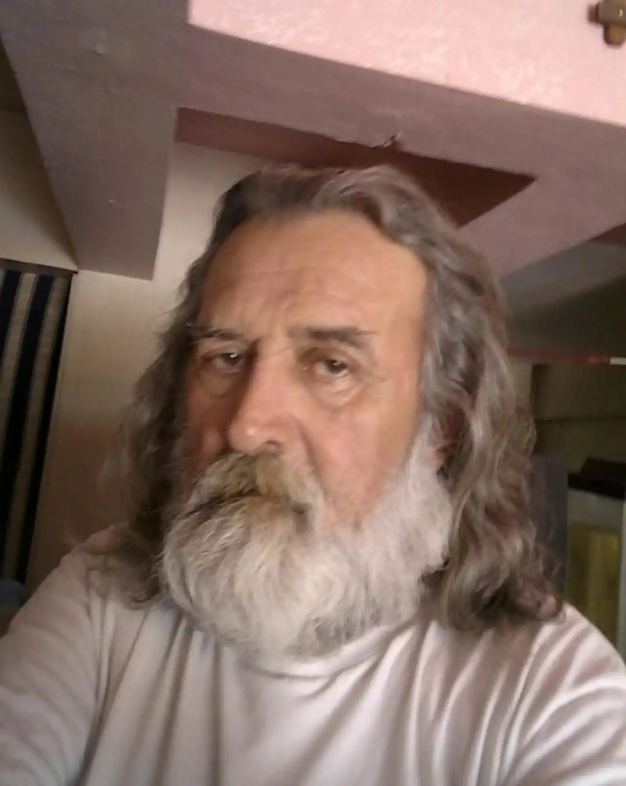 antalyada-merdivenden-dusen-yasli-adam-sabah-olu-olarak-bulundu.webp