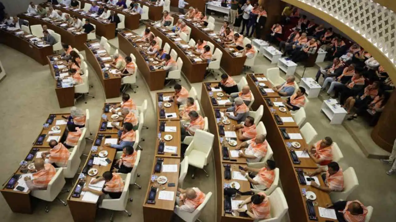 akdenizgercek-manavgat-operasyonlari-sonrasi-buyuksehirde-komisyon-secimi-1.webp