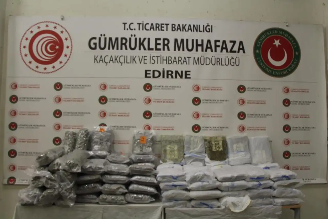 edirnede-sinir-kapisinda-yakalandi-114-kilo-uyusturucu-ele-gecirildi-4.webp