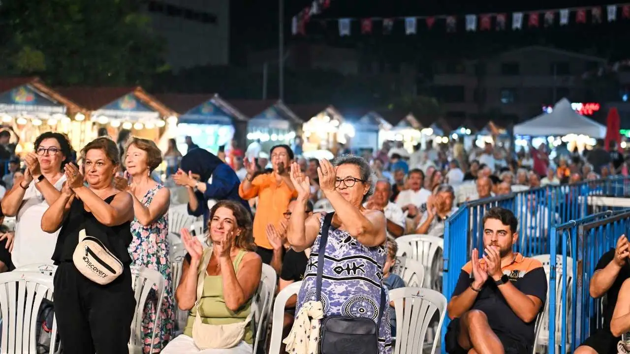 akdenizgercekantalya-yoreler-renkler-festivalinde-ege-ve-marmara-ruzgari-esti2.webp