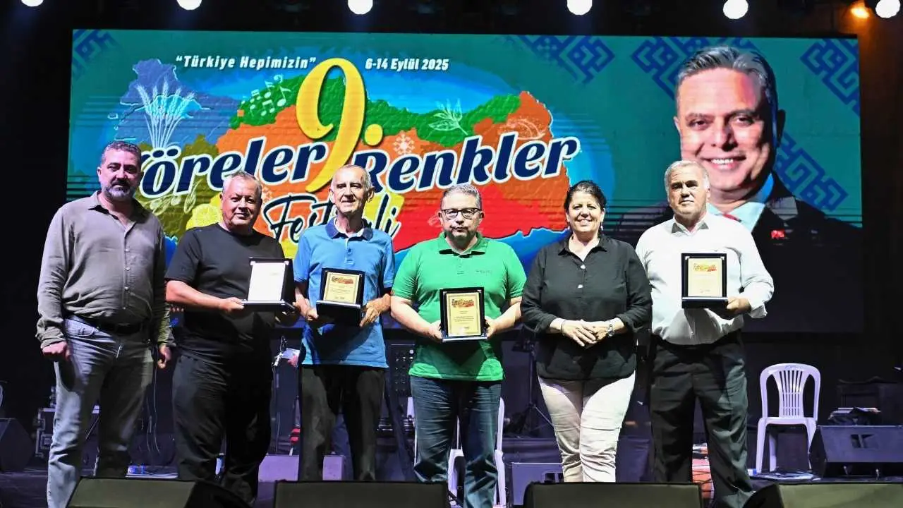 akdenizgercekantalya-yoreler-renkler-festivalinde-ege-ve-marmara-ruzgari-esti4.webp