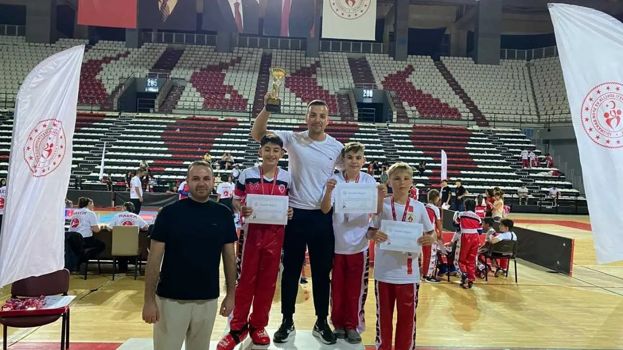 akdenizgercekkemerli-sporculardan-zafer-kupasinda-6-madalya-gururu3.webp
