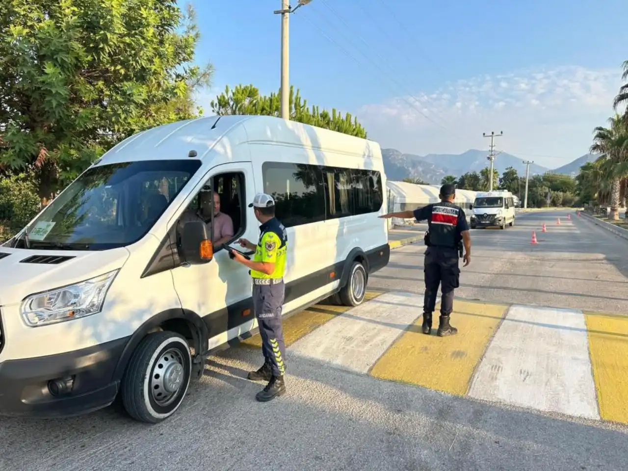 yeni-egitim-yili-oncesi-antalyada-ogrenci-servisleri-mercek-altinda-3.webp