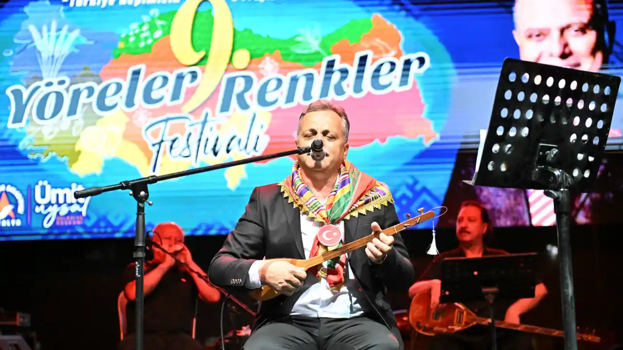 akdenizgercek-yoreler-renkler-festivalinde-yorukler-antalyayi-buyuledi-1.webp