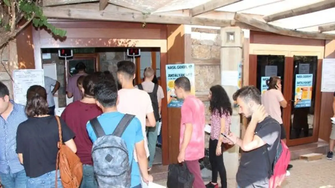 universiteye-gecici-antalya-kart-merkezi-acildiakdenizgerceks.webp