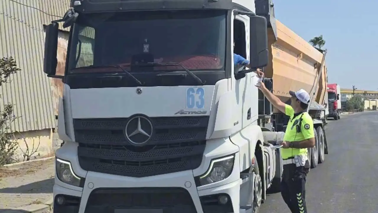 akdenizgercekmersinde-8-ayda-32-bin-arac-trafikten-men-edildi2.webp