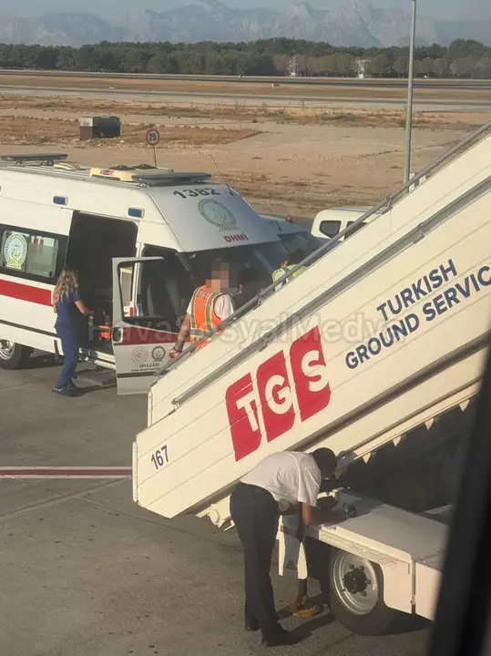 kalkisa-dakikalar-kala-panik-antalya-istanbul-ucusunda-yolcu-rahatsizlandi-2.webp