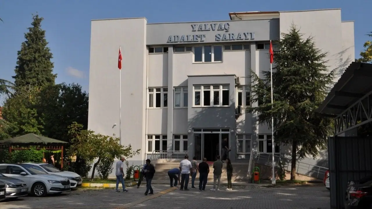 akdenizgercekgelendost-belediye-baskani-ve-20-sanik-hakim-karsisina-cikti3.webp