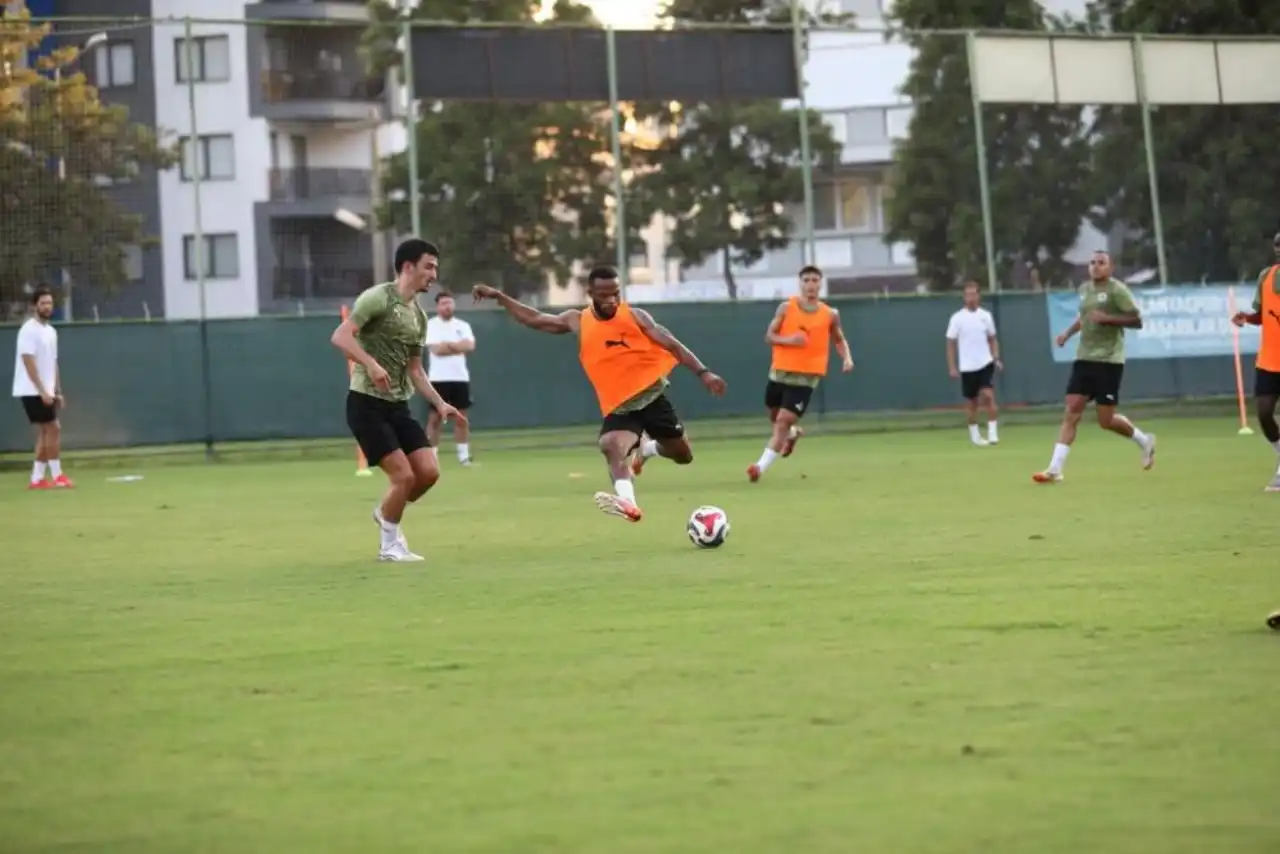 alanyaspor-ertelenen-fenerbahce-macina-hazirlaniyor-2.webp