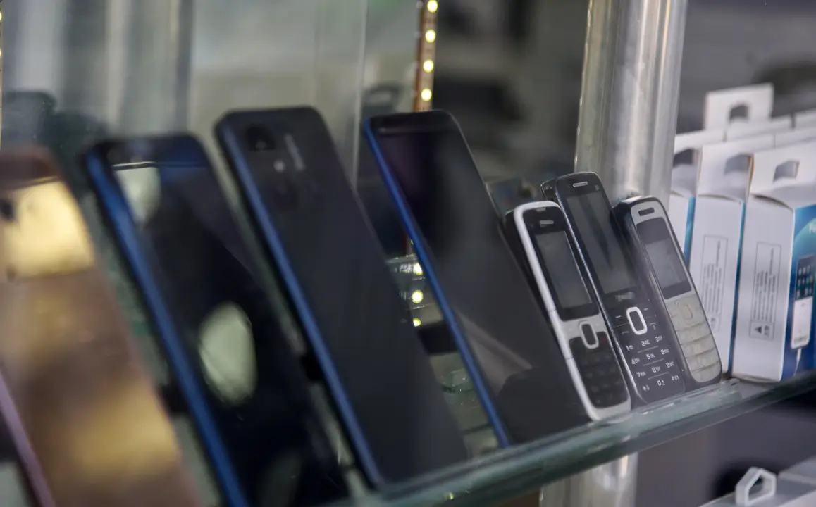 tuslu-telefonlar-geri-dondu-1000-5-bin-tl-arasinda-degisiyor-veliler-kapisiyor-3.webp