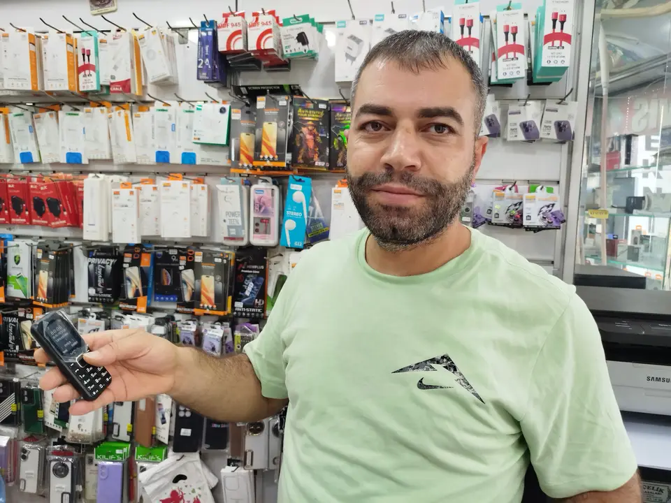tuslu-telefonlar-geri-dondu-1000-5-bin-tl-arasinda-degisiyor-veliler-kapisiyor-4.webp
