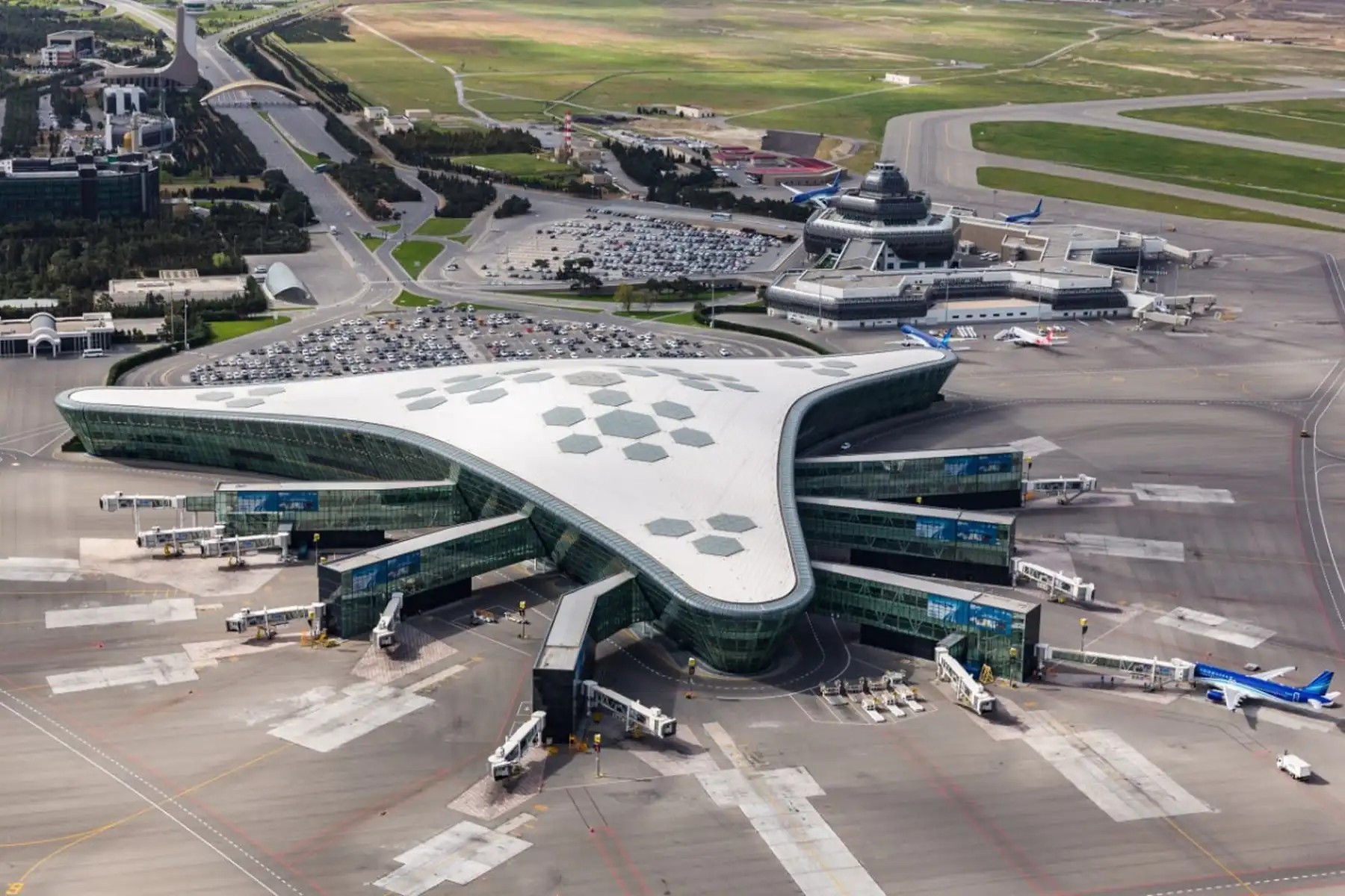 4-baku-airportakdeniz-gercek.webp