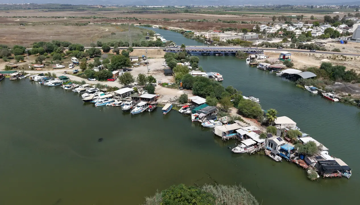 antalya-acisu-nehrinde-kacak-yapilasma-patladi-300e-yakin-baraka-iskele-ve-yat-9.webp