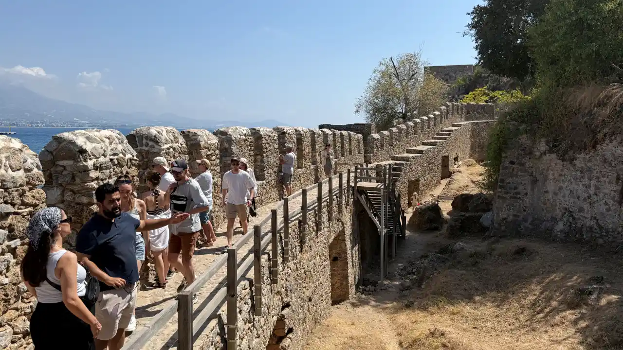 akdenizgercek-turistlerin-yeni-gozdesi-alanyanin-tarihi-incileri-oldu-1.webp