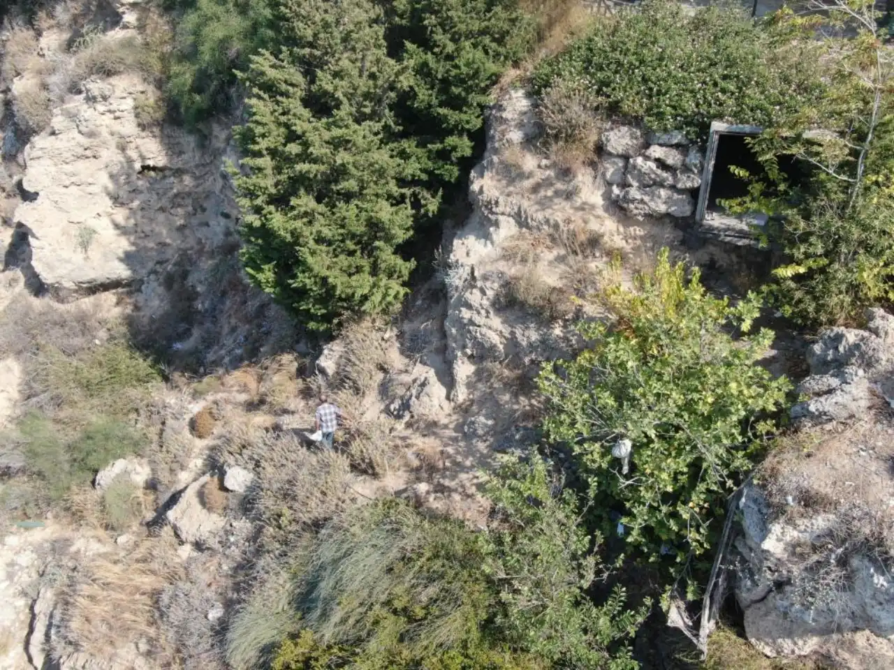 antalya-falezlerde-tehlikeli-yuruyusun-nedeni-ortaya-cikti-2.webp