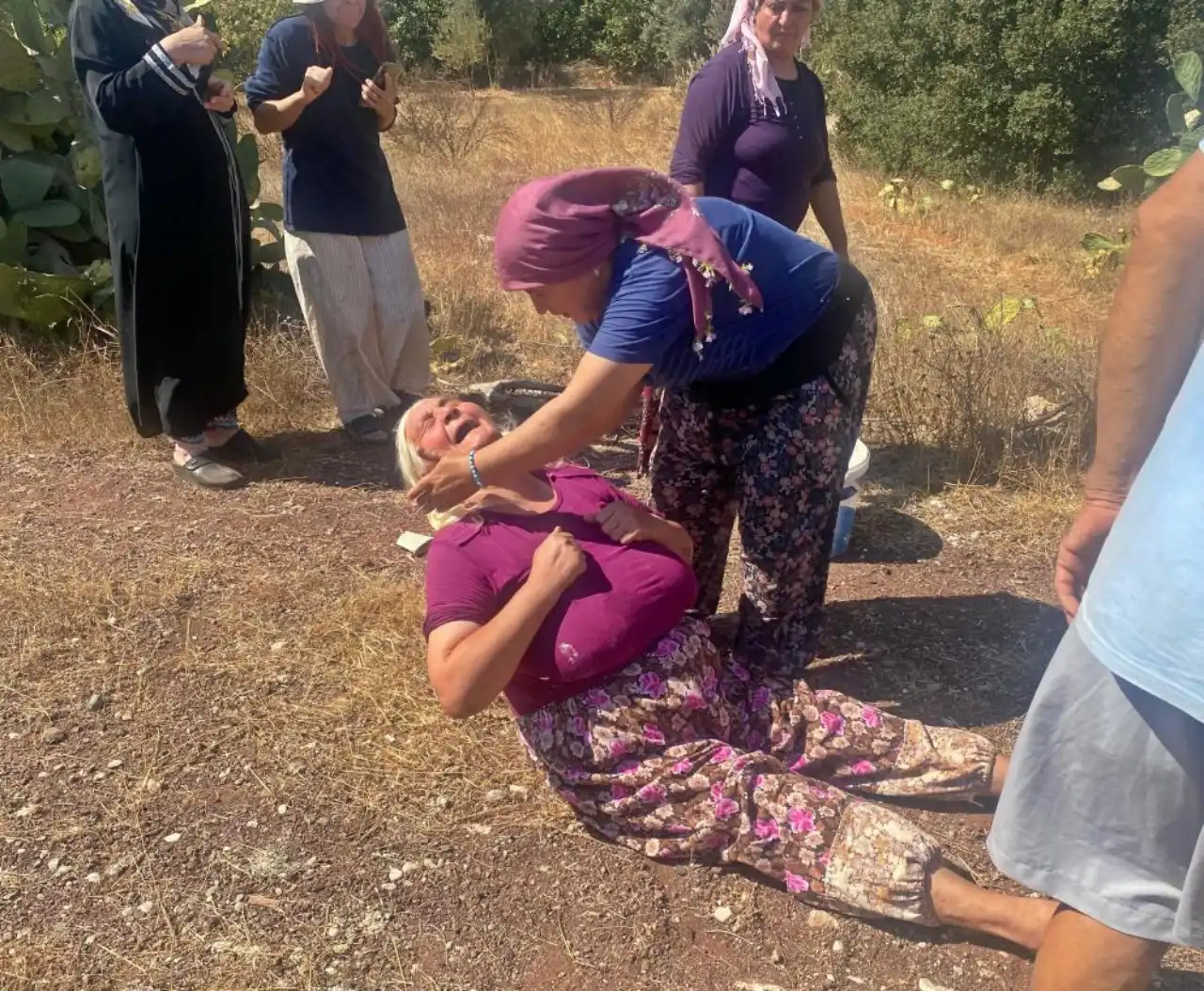 antalyada-gecekondu-alevlere-teslim-oldu-yasli-kadin-sinir-krizi-gecirdi-2.webp