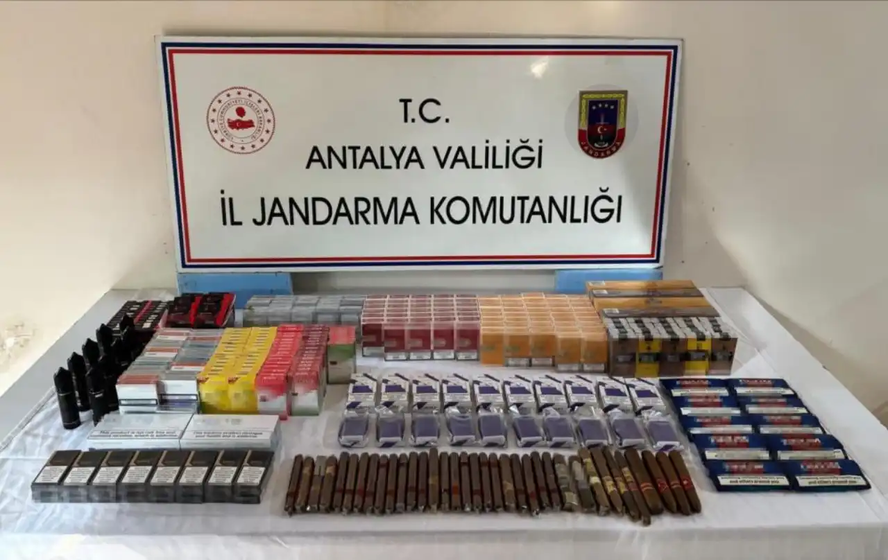 antalyada-operasyonda-milyonlarca-makaron-yakalandi-2.webp