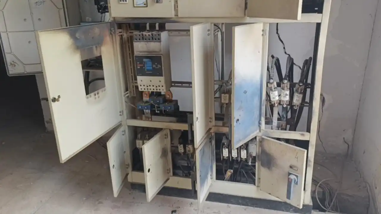 manavgatta-trafo-yangini-mahalleliyi-sokaga-doktu-elektrikler-kesildi-2.webp