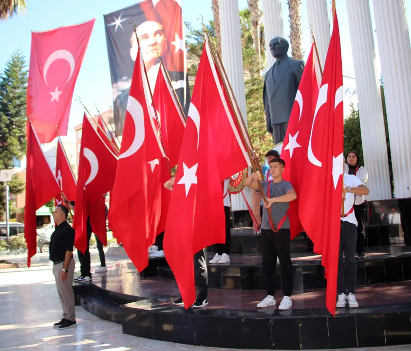 kumlucadaki-gaziler-gunu-toreninde-kibris-gazisi-fenalasti-4.webp