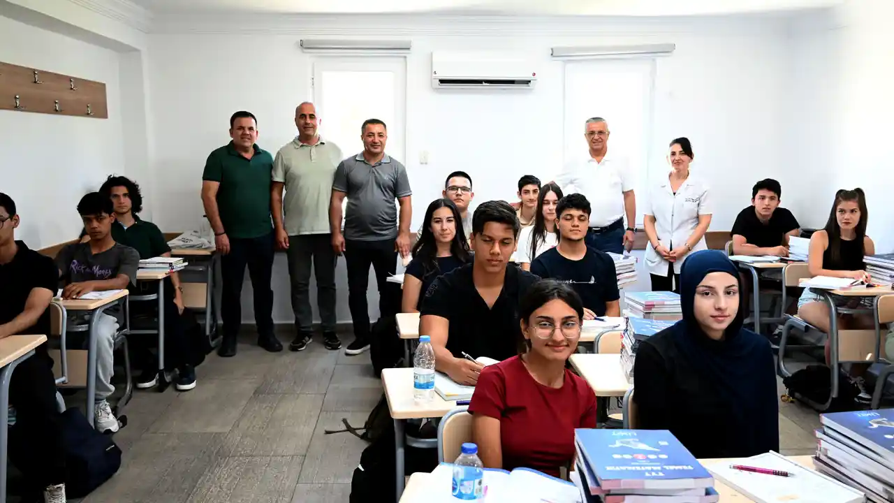 akdenizgercek-kemerde-dershane-yerine-ucretsiz-kurs-1.webp