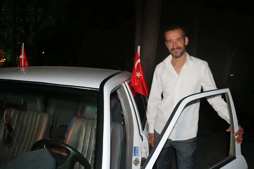 gaziler-klasik-otomobillerle-antalyayi-selamladi-2.webp