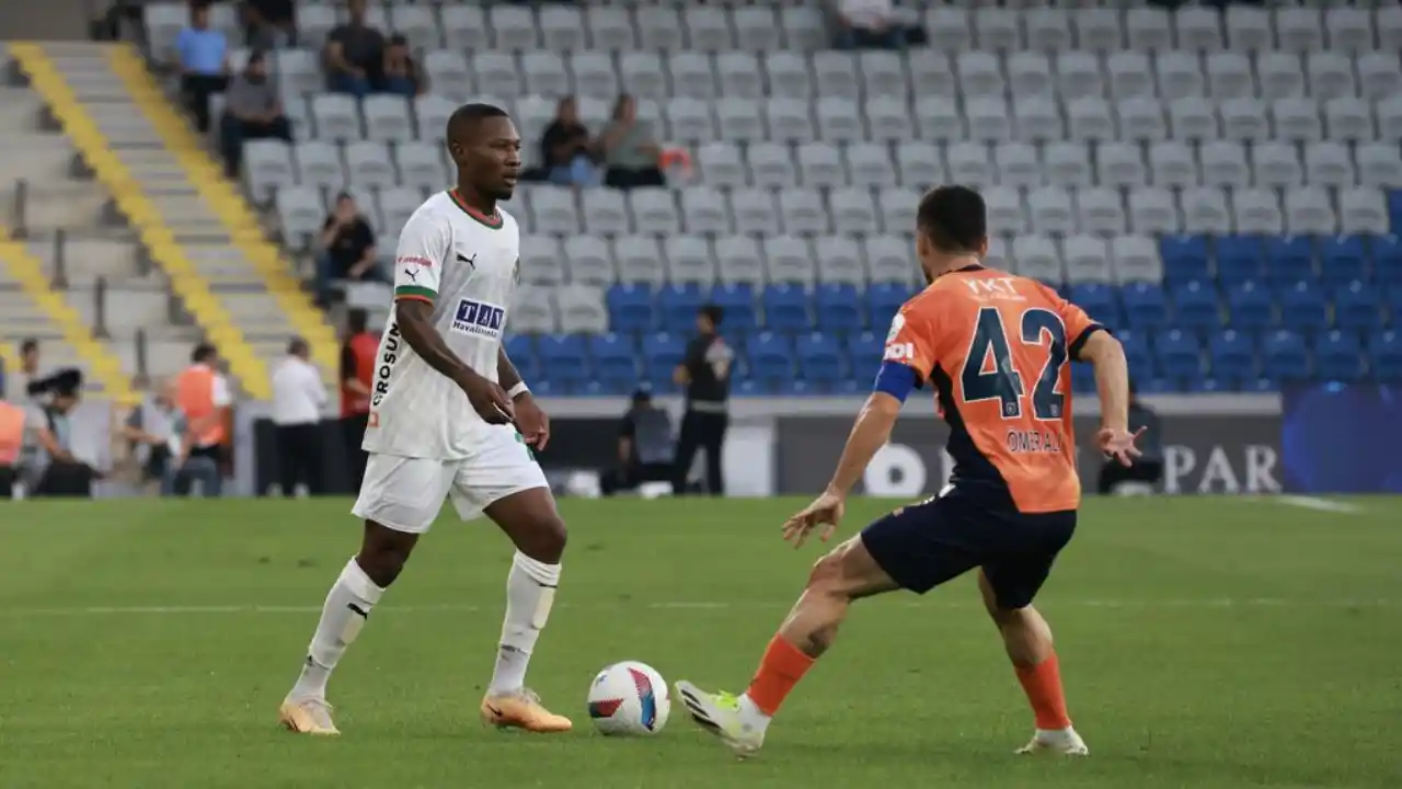 akdenizgercek-basaksehir-alanyaspor-3.webp