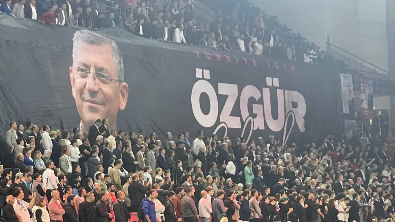 akdenizgercekchp-kurultayinda-ozgur-ozelden-net-mesaj2.webp