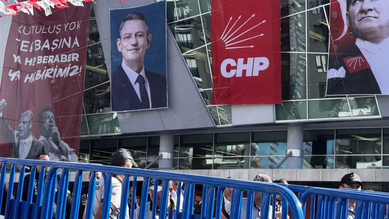 akdenizgercekchp-kurultayinda-ozgur-ozelden-net-mesaj3.webp