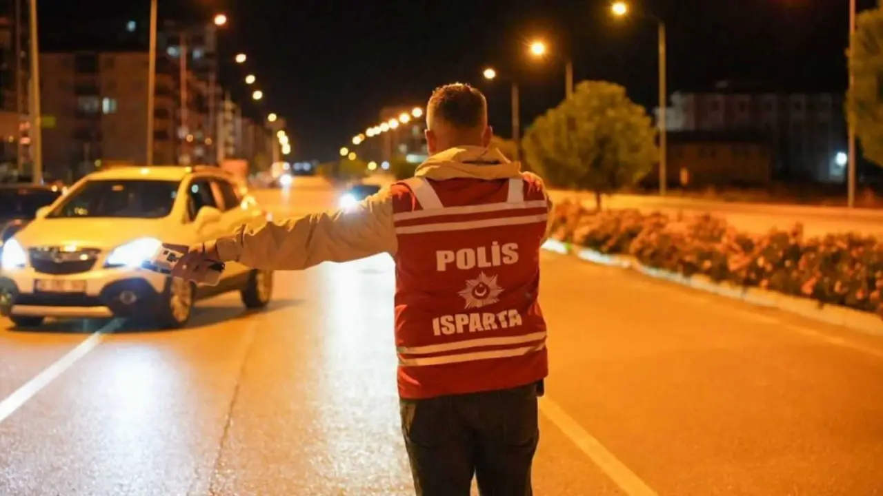akdenizgercekispartada-abarti-egzoz-ve-modifiye-arac-denetimleri-hiz-kesmiyor2.webp