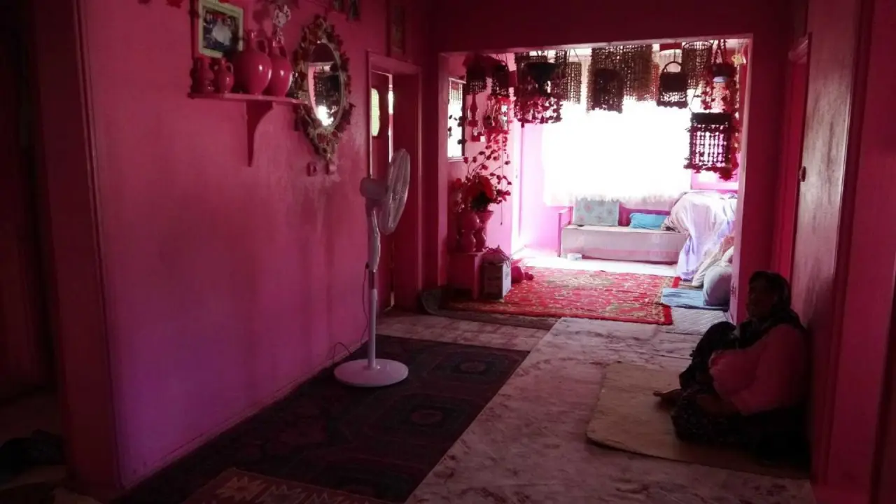 akdenizgercekispartanin-barbie-teyzesi-belediye-baskanina-seslendi3-001.webp