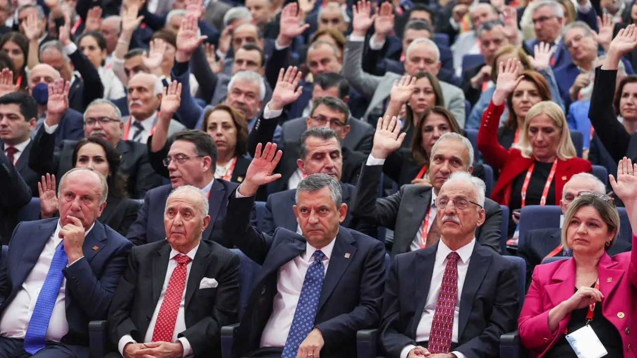 akdenizgercekozgur-ozel-yeniden-genel-baskan3.webp