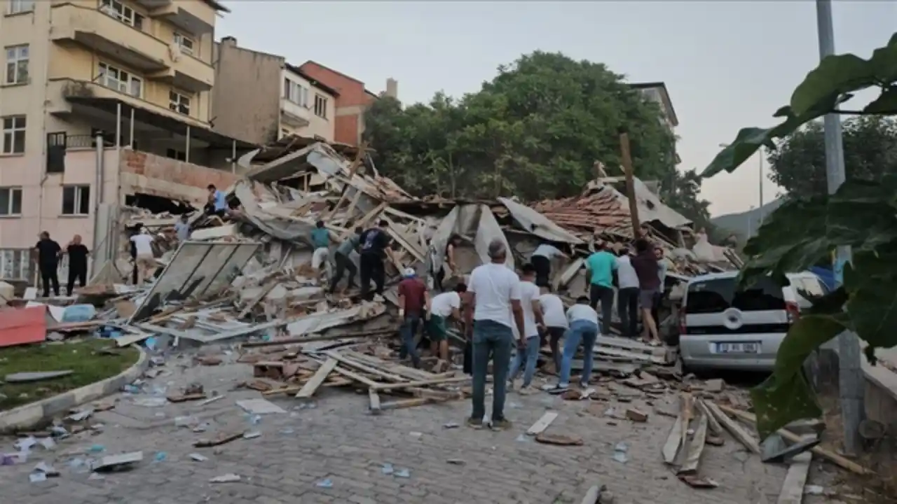 akdenizgercek-deprem-sindirgi.webp