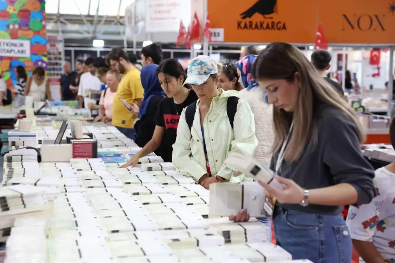antalya-kitap-fuari-15-kez-kapilarini-aciyor-geri-sayim-basladi.webp
