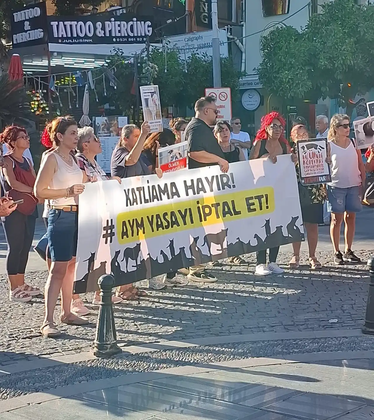 antalyada-hayvanseverlerden-icisleri-bakani-ali-yerlikayaya-sert-tepki-2.webp