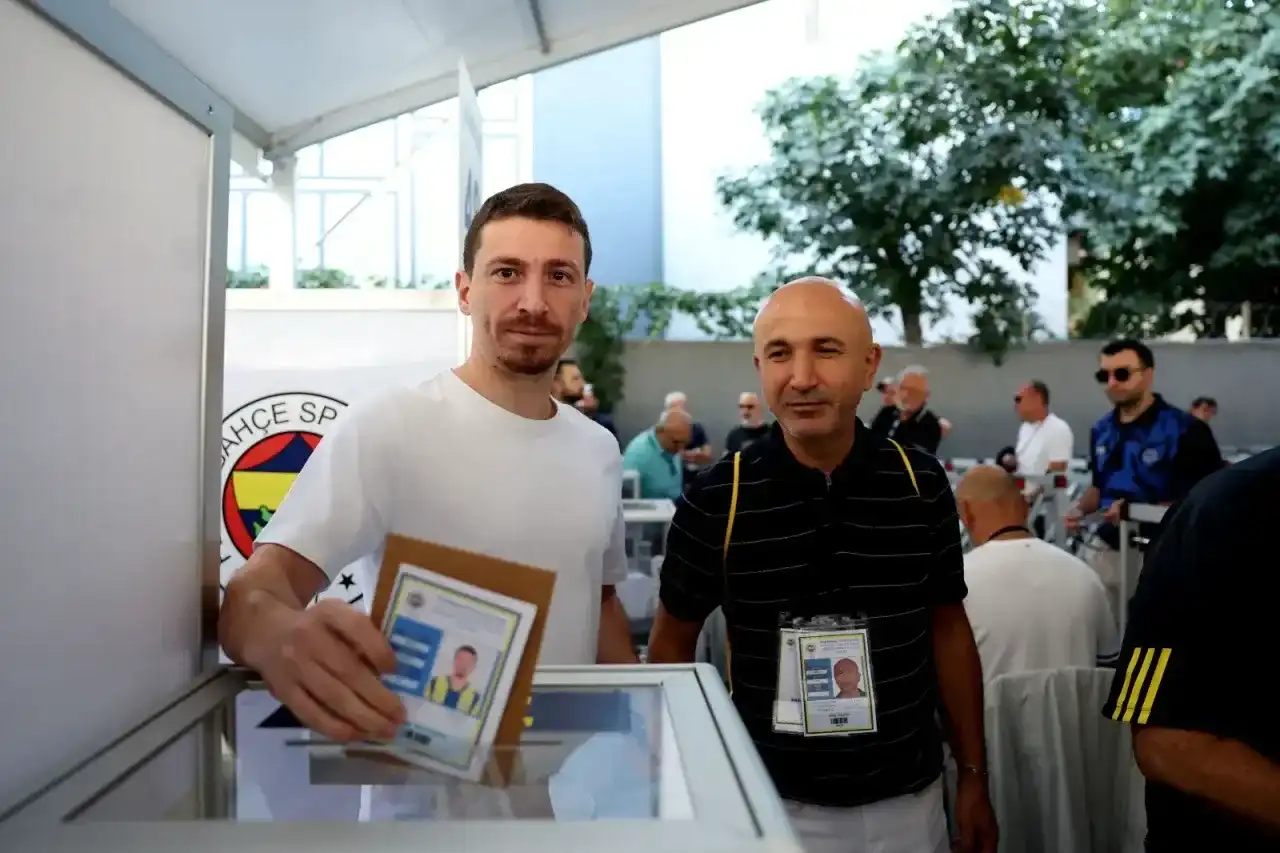 fenerbahcede-secim-sorusturmasi-oy-krizi-cikti-2.webp