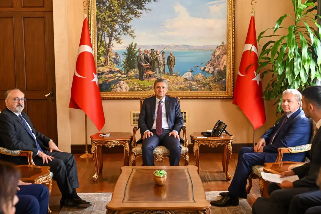 rus-bakan-antalyada-ortak-projelerle-is-birligi-guclenecek-2.webp