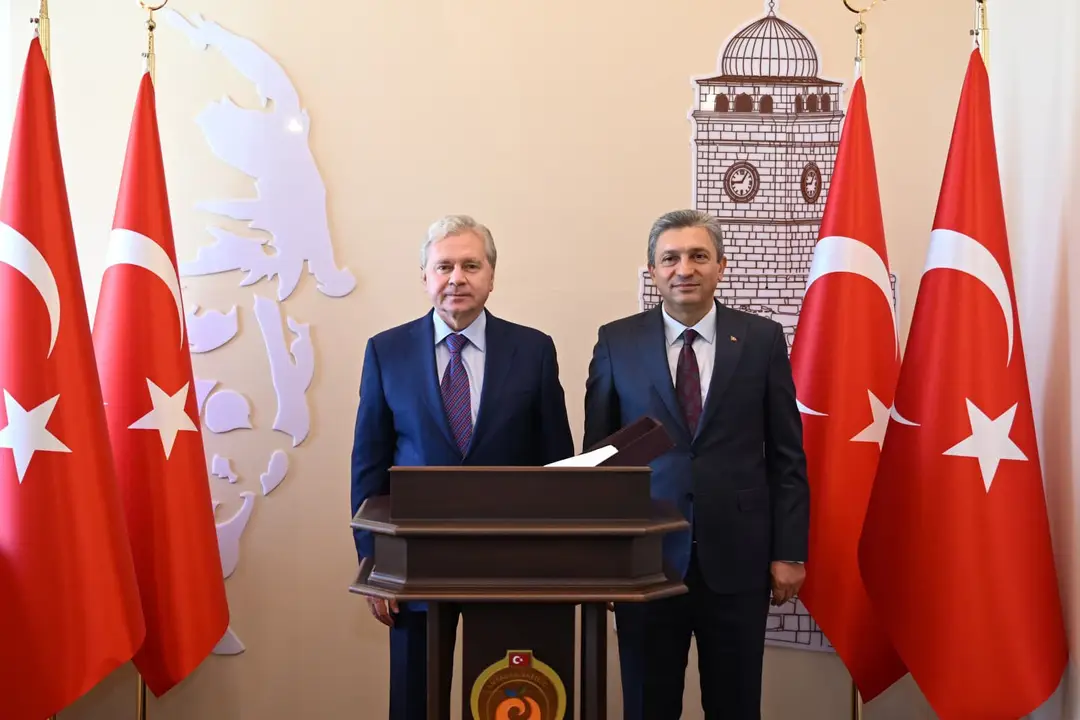rus-bakan-antalyada-ortak-projelerle-is-birligi-guclenecek-3.webp