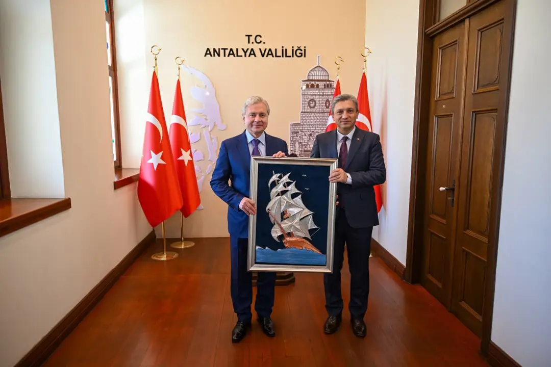 rus-bakan-antalyada-ortak-projelerle-is-birligi-guclenecek-5.webp