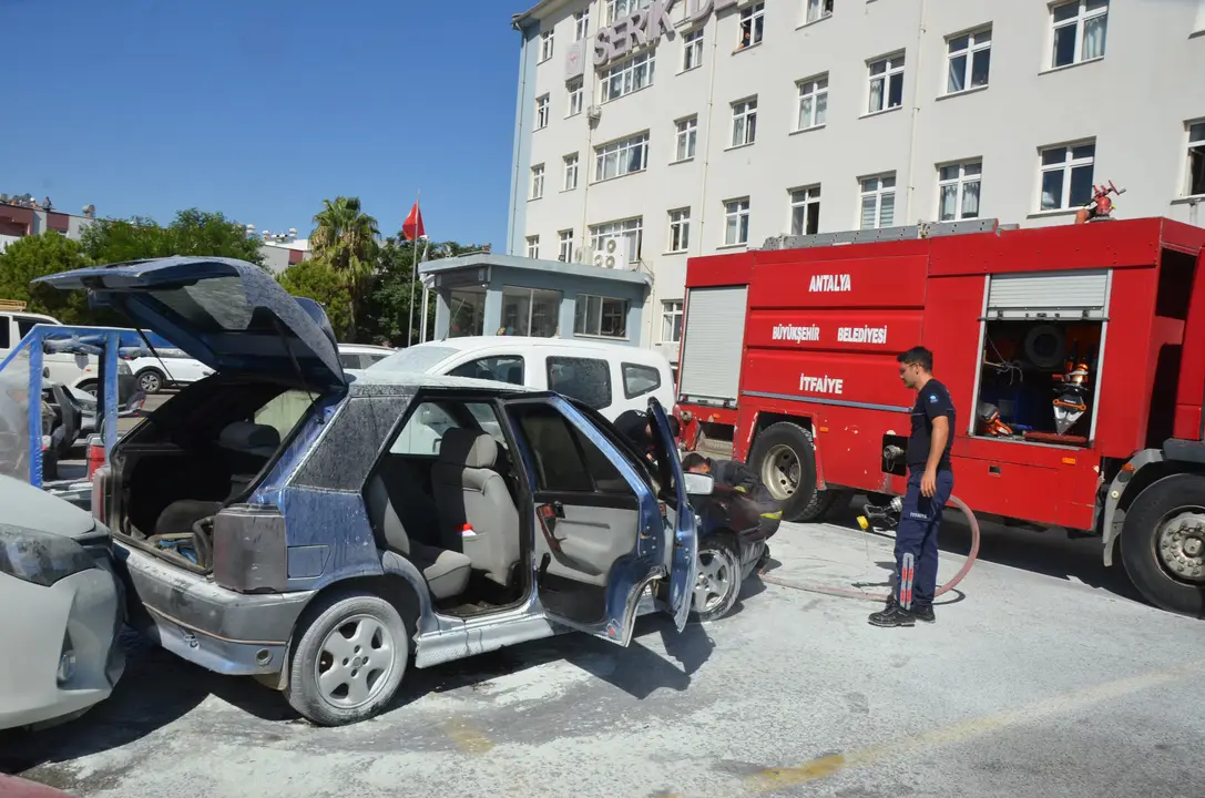 serik-devlet-hastanesi-otoparkinda-yangin-2.webp