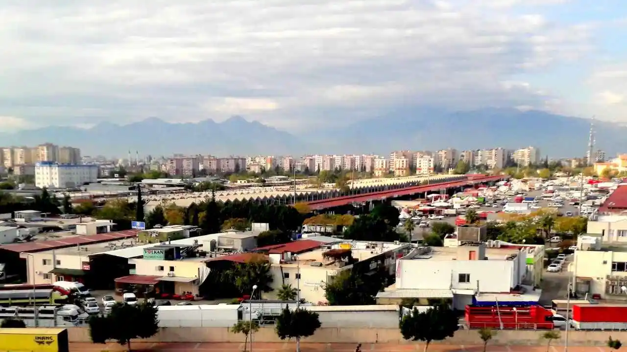akdenizgercek-toptanci-hal-giris-yasagina-aksulu-ureticilerden-tepki-1.webp