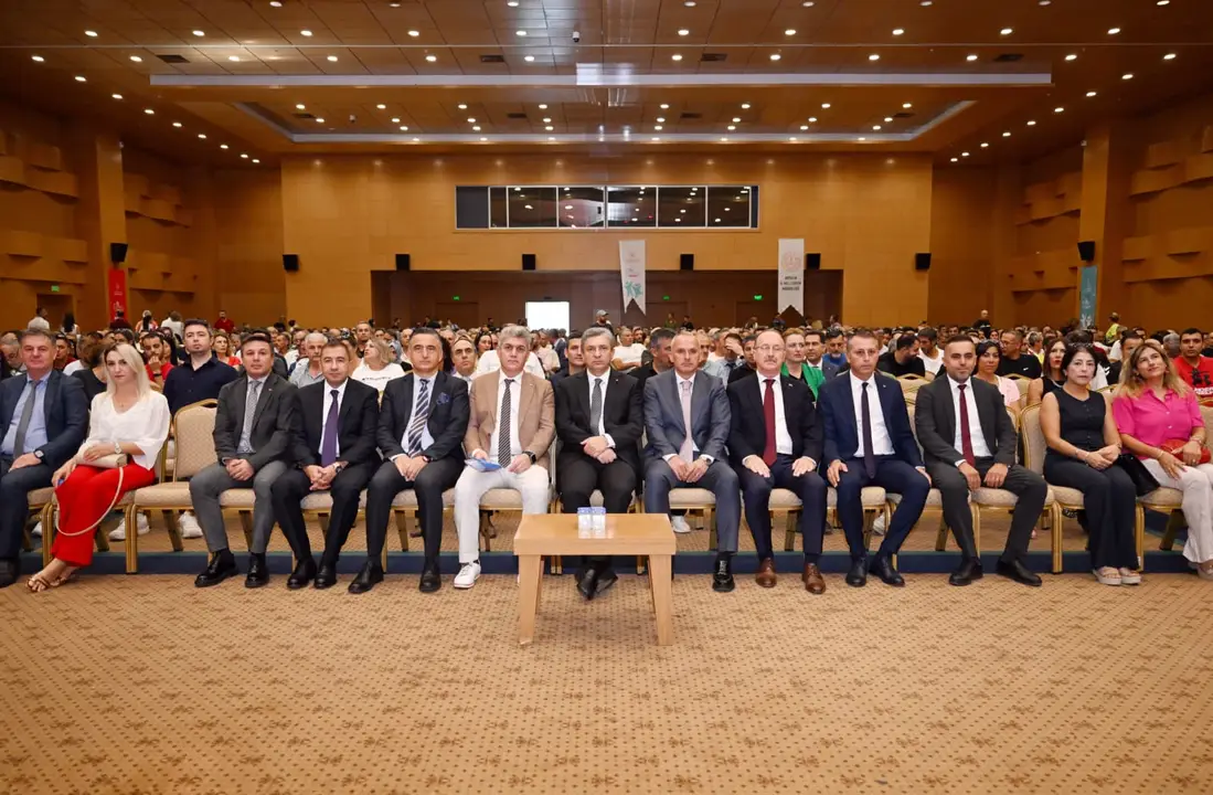 antalyada-yeni-spor-yili-basliyor-300-binden-fazla-ogrenci-sporla-bulusuyor-3.webp