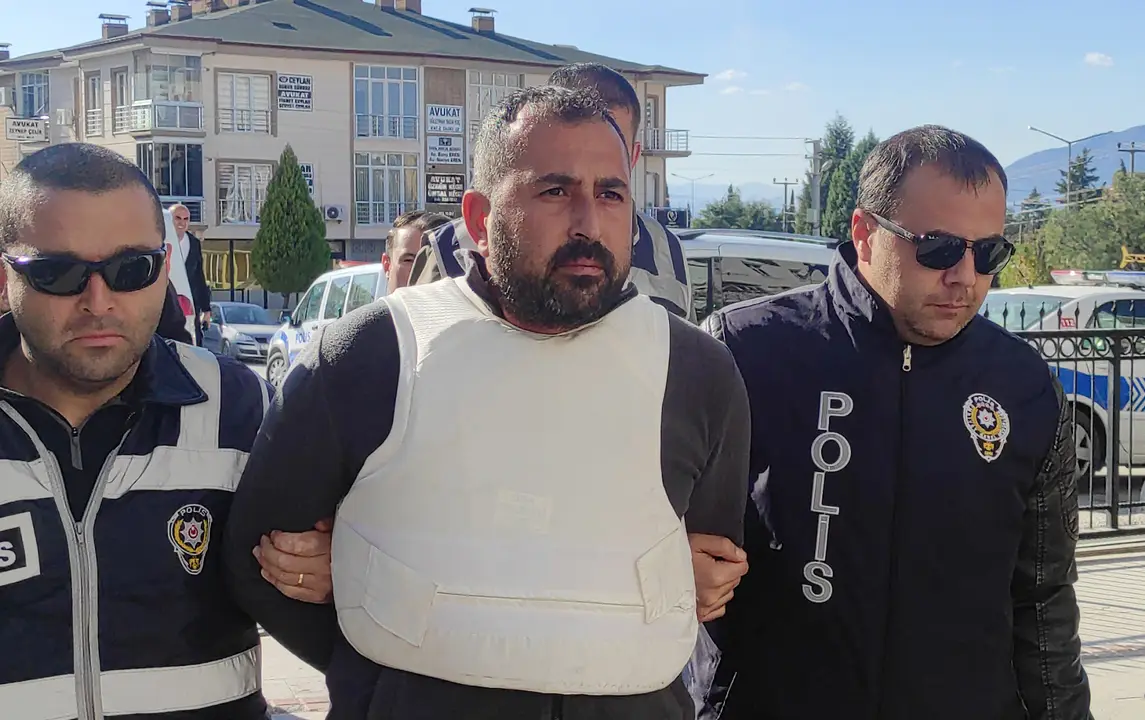 burdurda-7-kursunlu-cinayete-15-yil-hapis-iyi-hal-indirimi-aldi-5.webp