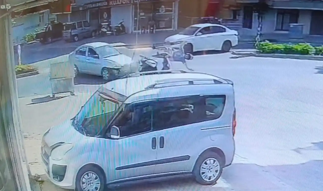 manavgat-otomobil-ile-motosiklet-carpisti-yaralinin-yardimina-duyarli-vatandaslar-kostu-2.webp
